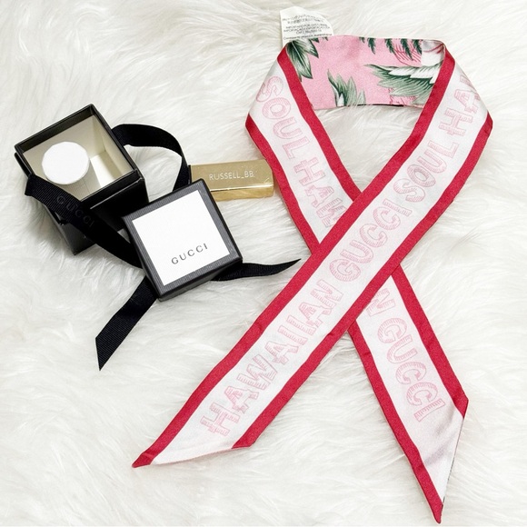 Gucci Floral Hawaiian Gucci Soul Twill Silk Scarf with Gucci Gift Box - Picture 5 of 15
